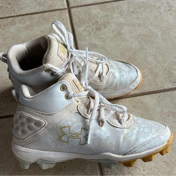 Under Armour Cleats - Picture 1 of 7